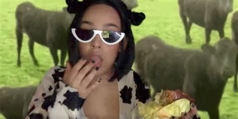 Doja Cat Said Her Ridiculous Costume Inspired Her Viral Song Mooo Business Insider