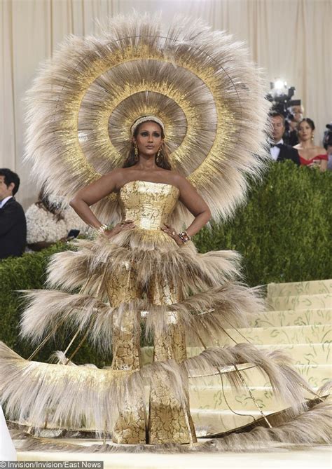 20 Of The Most Extravagant Met Gala Outfits That Left Us All Googly Eyed Bright Side