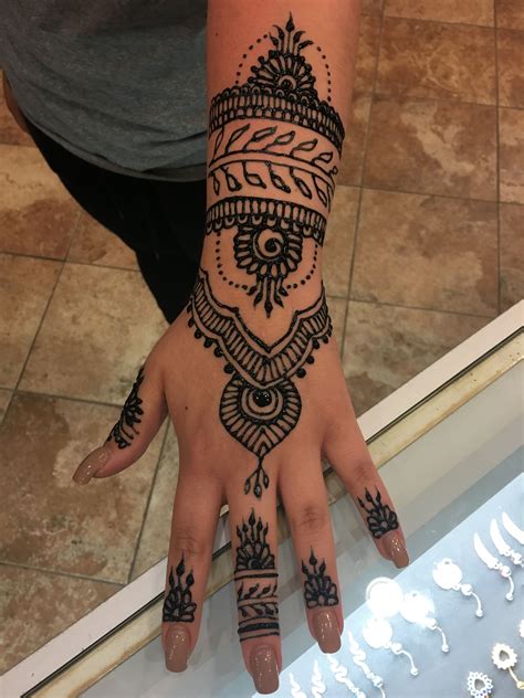 Henna Tattoos Beautiful Art On Display