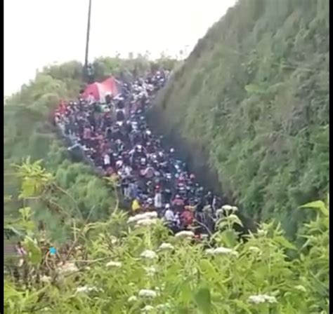 Kawasan gunung rowo sendiri dikenal sebagai destinasi wisata yang menyajikan pemandangan waduk yang asri. Gunung Rowo Viral / Full reaction ya gaes.jadilah netizen yg berbudi perkerti wkwkw.#tiktok # ...