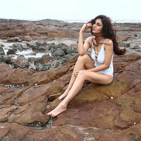Pooja Chopra Looks Breathtaking In Throwback Bikini Photo See Her Sexiest Pictures News18