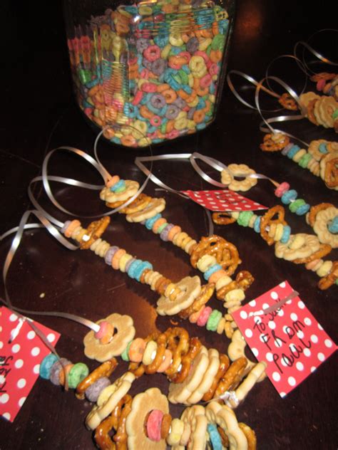 Kids Snack Necklaces Fun I Would Like To Make These With The Kids