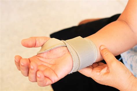 Carpal Tunnel Syndrome Wrist Pain Treatments Readers Digest