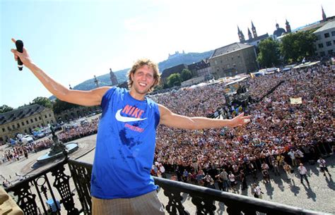 Riesen Empfang für Nowitzki Würzburg feiert den NBA Superstar