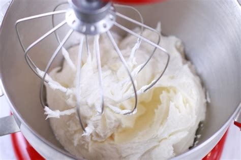 vanilla buttercream frosting recipe the best ever i have ever tried easy to make and it will