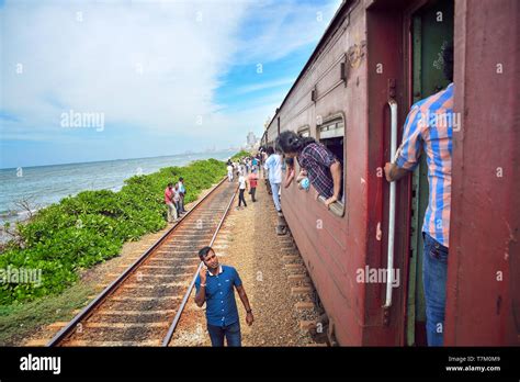 Colombo Sri Lanka January 13 2017 Accident At The Railway People