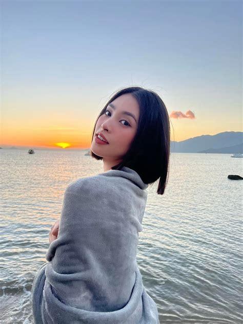 Hoa hậu Tiểu Vy khoe nhan sắc rạng ngời trước biển Báo điện tử VnMedia Tin nóng Việt Nam và