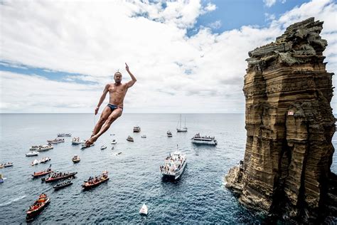 Diving scores and degrees of difficulty. Red Bull Cliff Diving: Difficulty or consistency?
