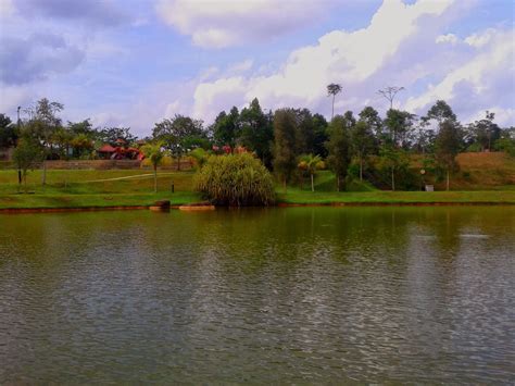 This is hutan bandar just 10 minutes from the center of johor bahru. NAZA CAKES HOUSE: Jalan-jalan Hutan Bandar Putra