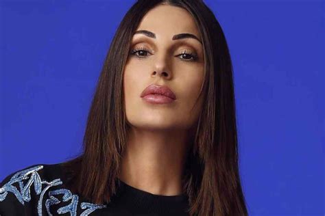 2007 show all albums by anna tatangelo. Anna Tatangelo atomica: per il compleanno regala le sue ...