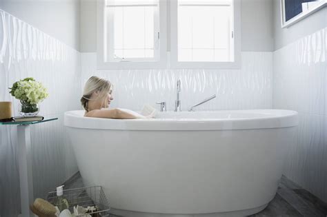 They are both in the same tub because that's not the point of an air tub. 4 Reasons Why Whirlpool Tubs are More Relaxing than ...