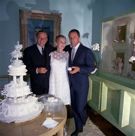 Lovely Photos Of Mia Farrow And Frank Sinatra On Their Wedding Day In