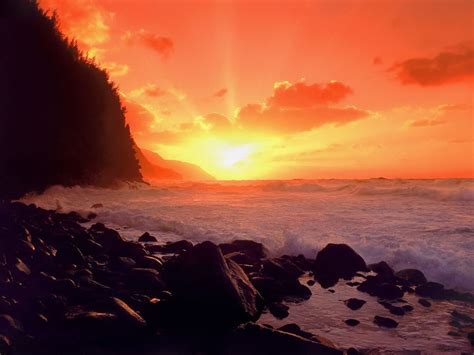 Ruggedly Beautiful Na Pali Coast Tropical Paradise For