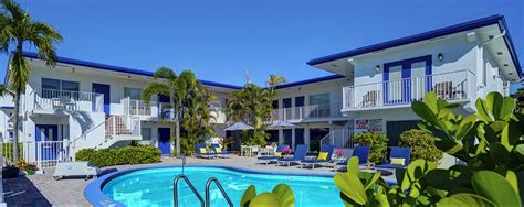 Blue Strawberry by the Sea Motel - Lauderdale-By-The-Sea, Florida