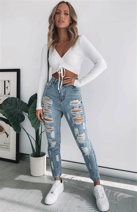 Tops To Wear With Blue Ripped Jeans With