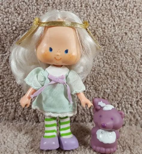 1982 Kenner Strawberry Shortcake Angel Cake Doll And Pet Souffle Skunk