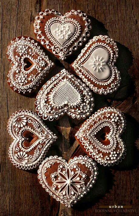 A traditional croatian cookie usually given as a gift or souvenir. Croatian licitar hearts / traditional cookies | Going to... Croatia | Pinterest | Christmas ...