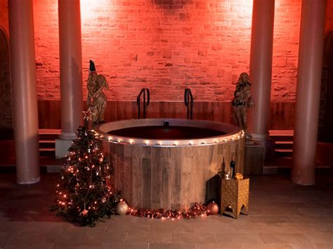 A Christmas Spa Complete With A Mulled Wine Filled Hot Tub Has Opened In Cheshire