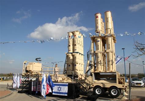 Militante palästinenser im gazastreifen haben medienberichten zufolge mindestens zwei raketen auf den großraum tel aviv abgefeuert. Israel testet Anti-Raketen-System