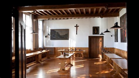 Sinds 1626 leefden zij in een nieuwe abdij, eeuwenlang een uitzonderlijk goed bewaard slotklooster. Herinvulling van de Sint-Godelieveabdij | De toekomst van Brugge