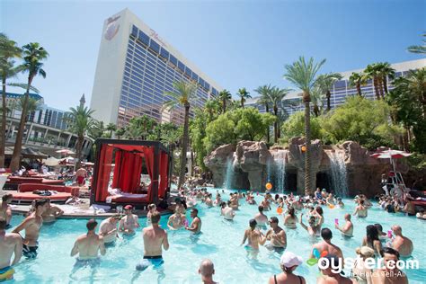 12 Best Hotel Pools In Vegas