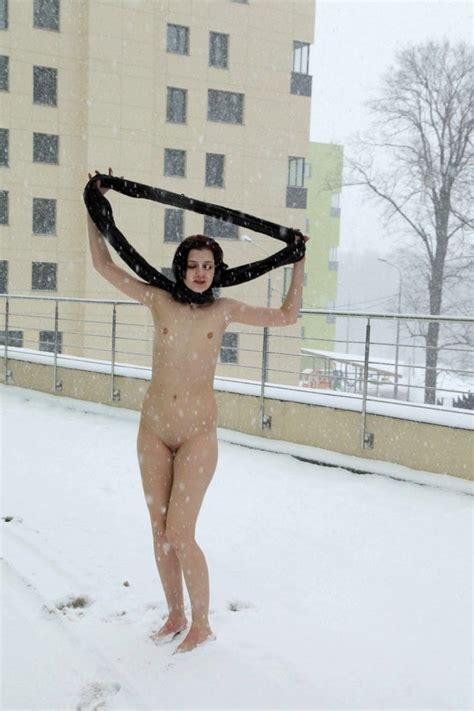 Short Haired Bruneete Walks Naked At Winter Streets Russian Sexy Girls