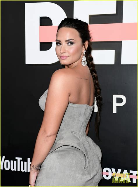 Demi Lovato Goes Glam For Her Simply Complicated Premiere Photo 1116403 Photo Gallery