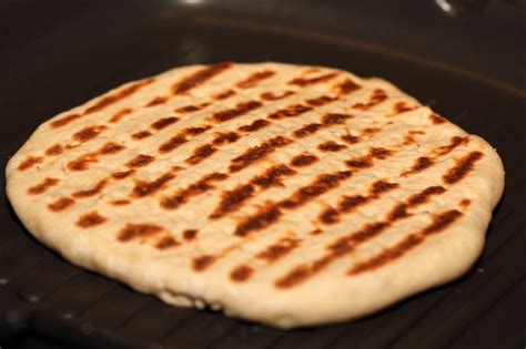 Jag fick dem levererade med cykelbud precis när jag var som hungrigast och just då. Favorite Flatbreads: My Version of Soft Polar Bread ...