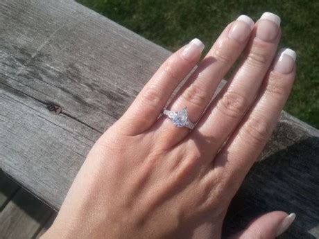 I have 1 hand, my left hand is missing and i was just wondering how do i get married if i have to put the ring on my left hand?… read more. Why Wedding Rings Are Worn on the Fourth Finger of the ...
