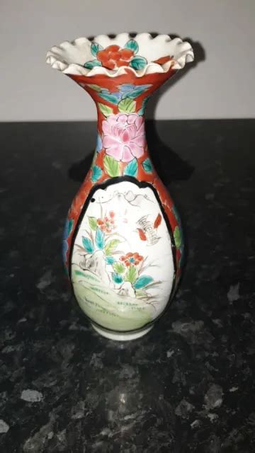 Petit Vase En Porcelaine Japon Arita Ou Imari Decor Personnes Et De