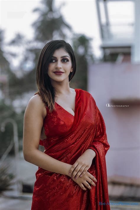 Yashika Aannand Hot Cleavage Photos In Red Saree At Iwf Awards 2020