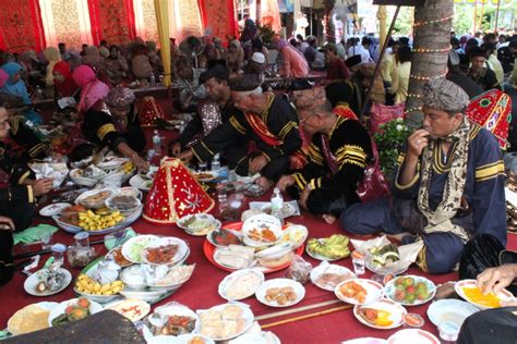 Tradisi Makan Bajamba Masyarakat Minangkabau Rumah Finia Blog