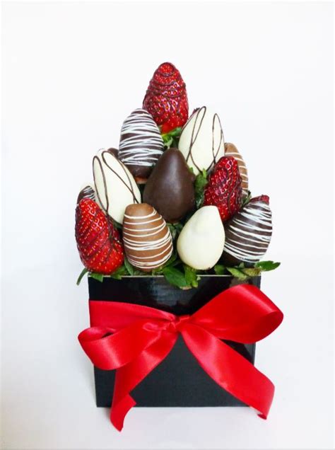 Chocolate Covered Strawberries Chocolate Covered Strawberries Bouquet