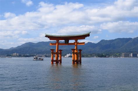 Visiting Miyajima And Its Famous Floating Tori Gate Asia Books And Travel