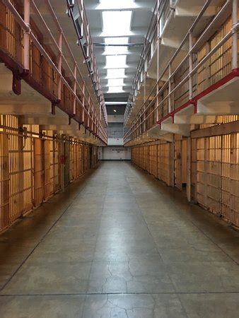 Scopriamo come visitare la celebre prigione di alcatraz. Prigione di Alcatraz - 알카트라즈, 샌프란시스코 사진 - 트립어드바이저