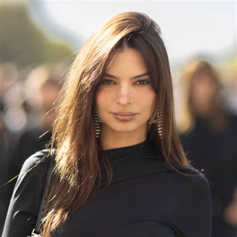 Emily Ratajkowski Is As Stylish As Ever In A Chic Top And New Curtain