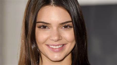 How Kendall Jenner Clears Body Acne Body Acne Treatment Tips Teen Vogue