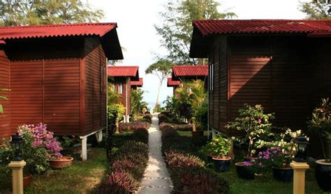 Situated on the southwest coast of pulau perhentian besar, and home to some of the best diving spots on pulau perhentian, the barat perhentian is surrounded by a natural backdrop of swaying palm trees and. 12 Resort di Pulau Perhentian Besar Beserta Harga | Blog ...