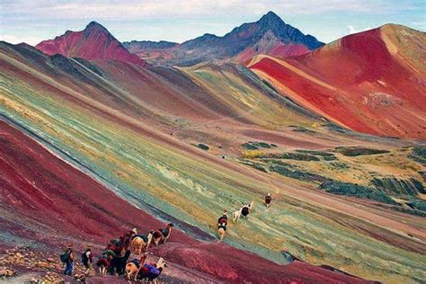 Montaña De 7 Colores Magia A 100 Kilómetros De Cusco In 2020 Rainbow