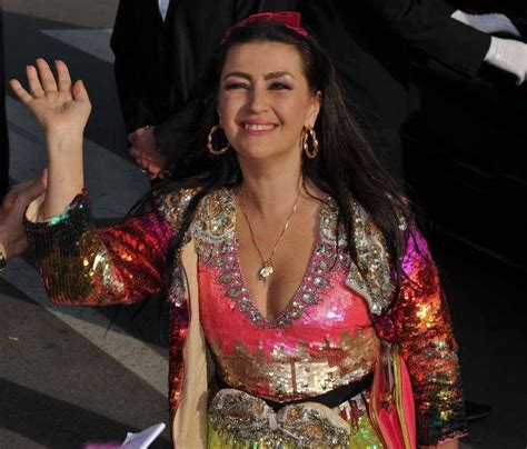 She is best known for her role in tony gatlif's film gadjo dilo. Rona Hartner, la Dansez printre stele alături de alte ...