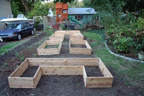 Here are some great diy raised garden beds for vegetables and other crops, that you can make for your backyard. DIY Easy Access Raised Garden Bed | The Owner-Builder Network