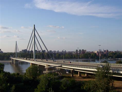 Fényes amerikai karrierjét hátrahagyva visszatér budapestre, hogy új életet kezdjen a férfival (bodó viktor). Újvidék: Karambol a Szabadság hídon - Szabad Magyar Szó