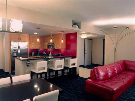 There are 1 four bedroom suites in las vegas and 4 suites with possibility to fit 10 or more people in 3 or 4 rooms. 1 King Bedroom Suite - Vegas - Elara Hilton Grand ...
