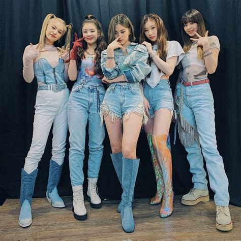 Itzy On Twitter Itzy Kpop Outfits Fashion