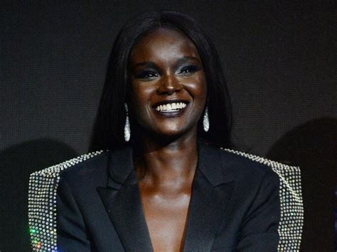 model duckie thot i take my own make up to shoots because i m really dark express and star