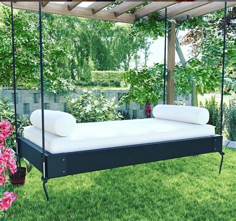 I love my swing soooo much! Pin by Susie Nelson on Outdoor Decorating | Daybed swing ...