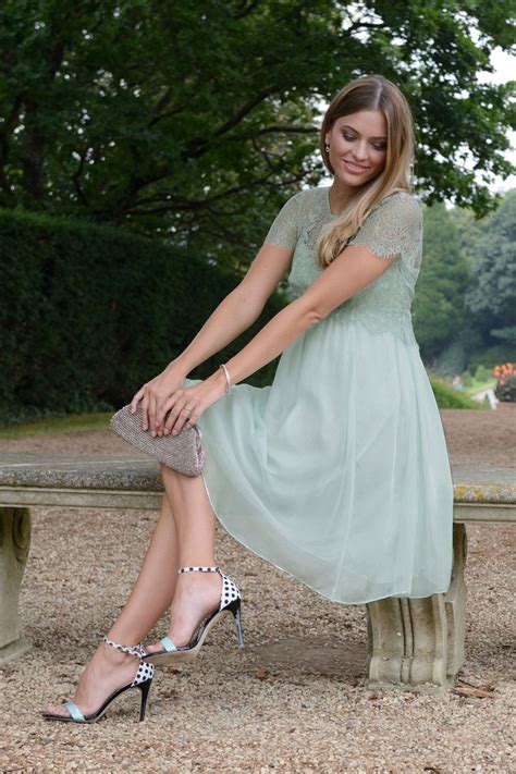 Entdecke dein traumkleid und bestelle online bei mamarella! Chiffon Umstandskleid mit Spitze | Umstandskleider ...