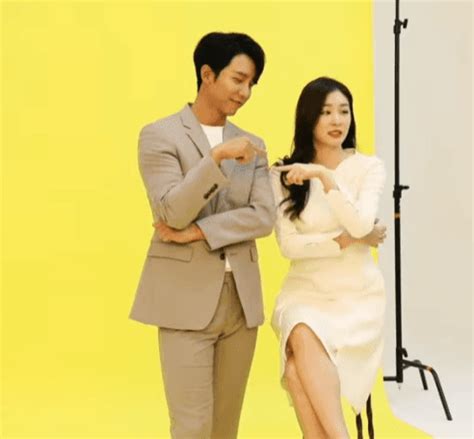 또한 광고는 20세기의 사회를 상징하는 현상 가운데 하나이다. 이승기 김연아 KB국민은행 최근 광고 : 네모판