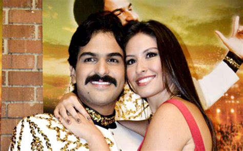 / con la novela de rafael orozco maestre, el ídolo, en panamá se ha conocido algo de la vida de ese cantante de vallenato, nacido en becerril (césar) un 24 de marzo de 1954. ClubPyAlejandroPalacio: RAFAEL OROZCO EL IDOLO
