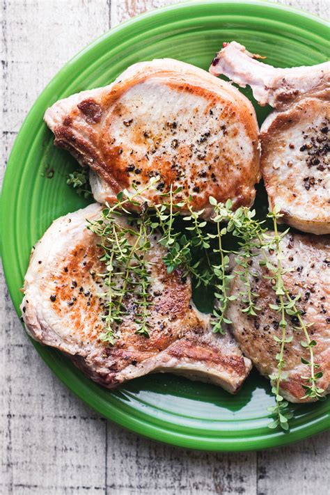Cuocere la bistecca ai ferri è sicuramente uno dei modi più veloci e salutari di concludendo, la bistecca resta uno dei piatti più salutari e che contribuisce maggiormente ad apportare al nostro organismo vitamine del tipo b12 (che. 🏅 Come cucinare le braciole di maiale che si sciolgono in ...